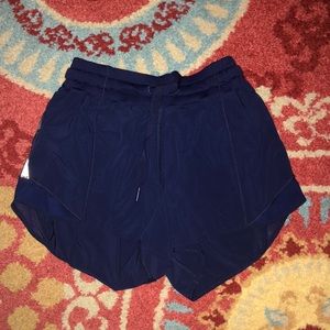 lululemon navy hotty hot shorts 4”
